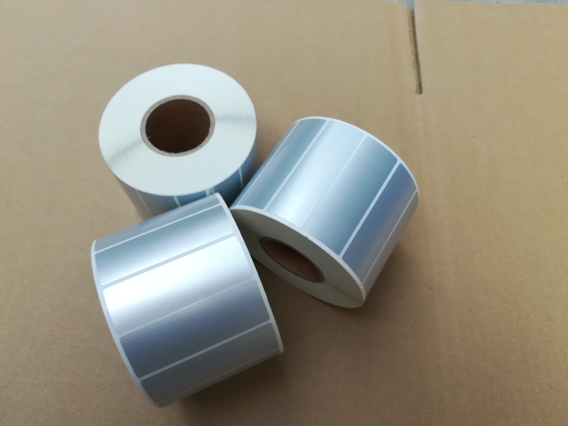 25#消银龙标签 哑银pet不干胶贴纸 卷装空白哑银贴纸 粘性好