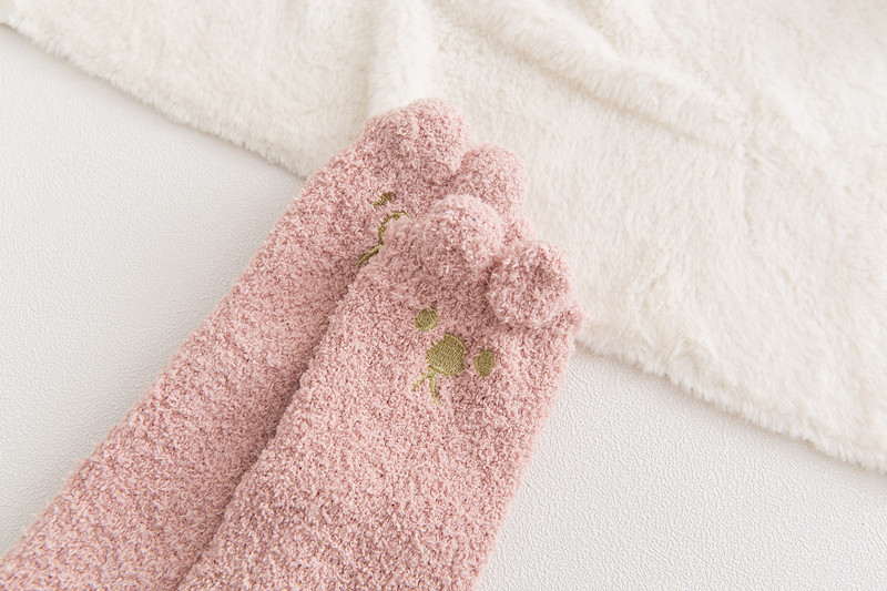 秋冬款潮袜加厚珊瑚绒女袜毛圈月子猫咪刺绣猫爪袜半边绒地板袜子