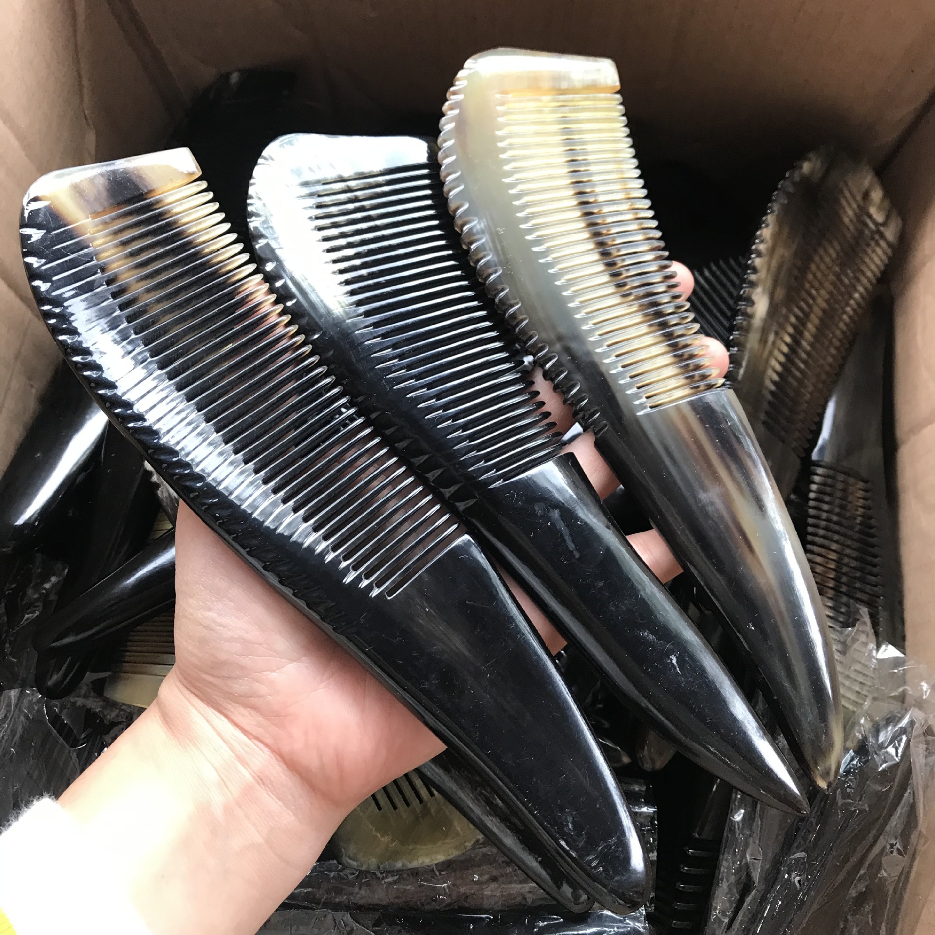 手工定制黑色牛角梳美发梳 天然黑水牛角美妆梳子礼品梳