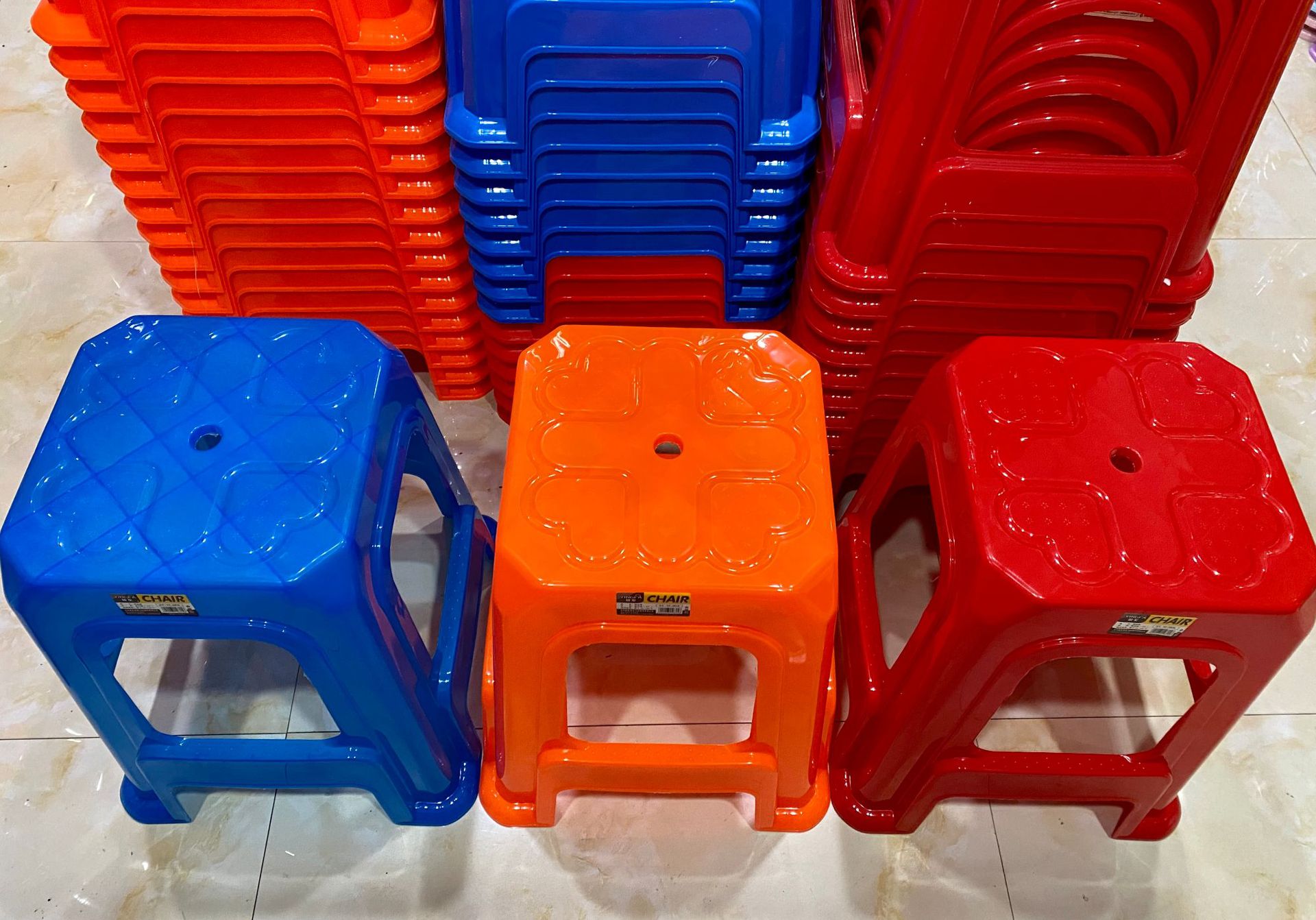 盈发厂家直销2815凳子加厚塑料凳子成人家庭塑胶凳家用高脚椅子