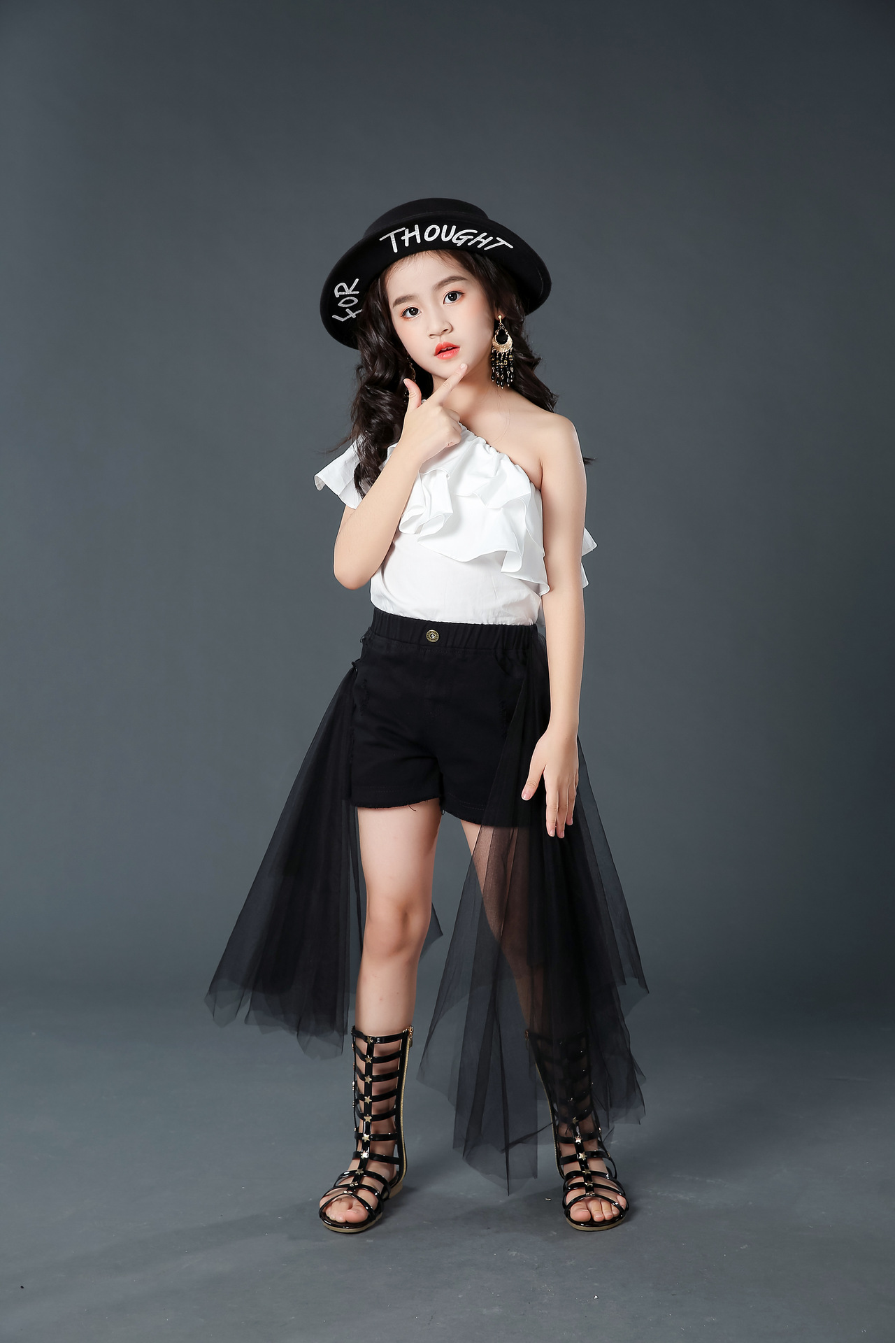 女童荷叶肩走秀潮服时尚儿童模特比赛演出服黑白色车模摄影酷礼服