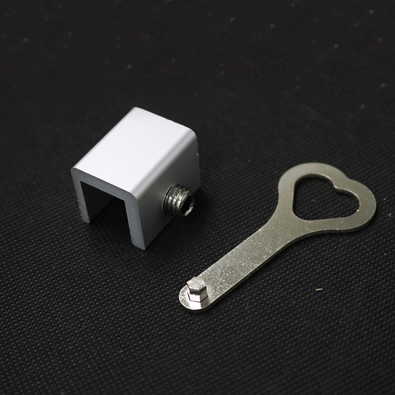 窗户卡扣推拉门窗轨道限位扣铝合金塑钢窗户儿童安全锁卡扣限位器