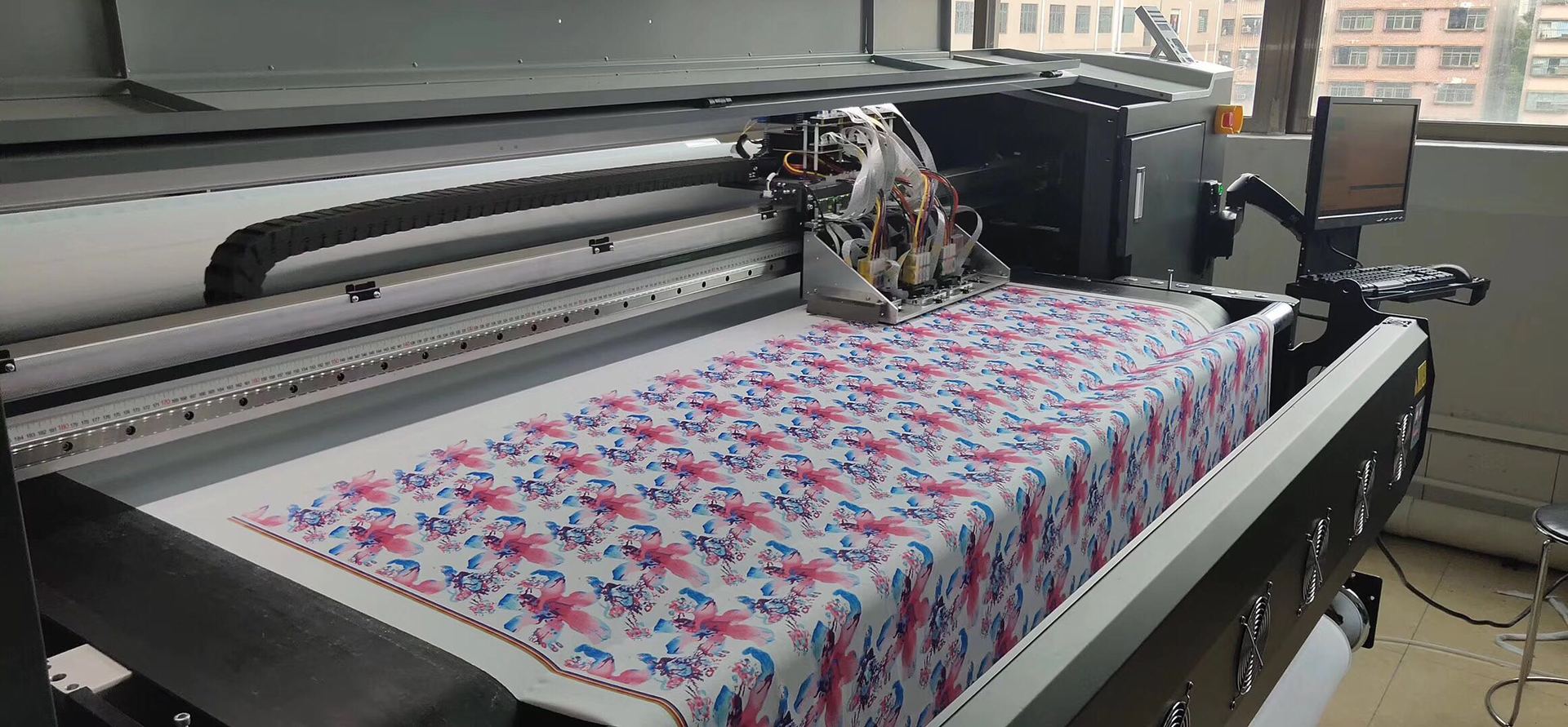 江苏省厂家直销深色纯棉t恤直喷打印机 直喷数码印花机直喷彩印机