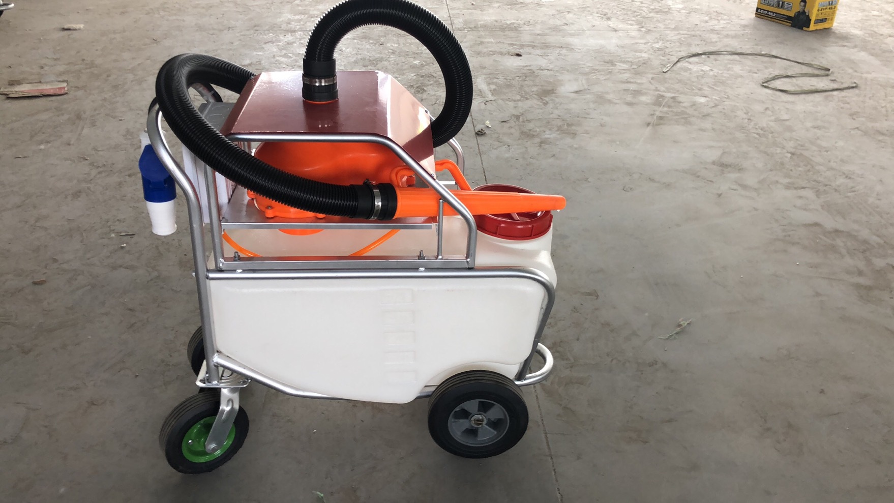 厂家定制 批发手推式电动喷雾器 公共场合消毒机 灭菌打药机