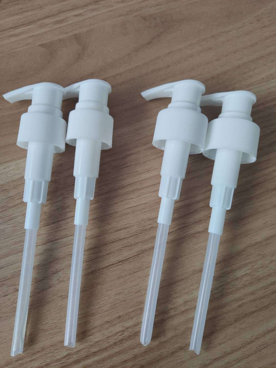 塑料蕾丝螺纹乳液泵 24-410洗手液泵头 28-410旋转洗手液泵头