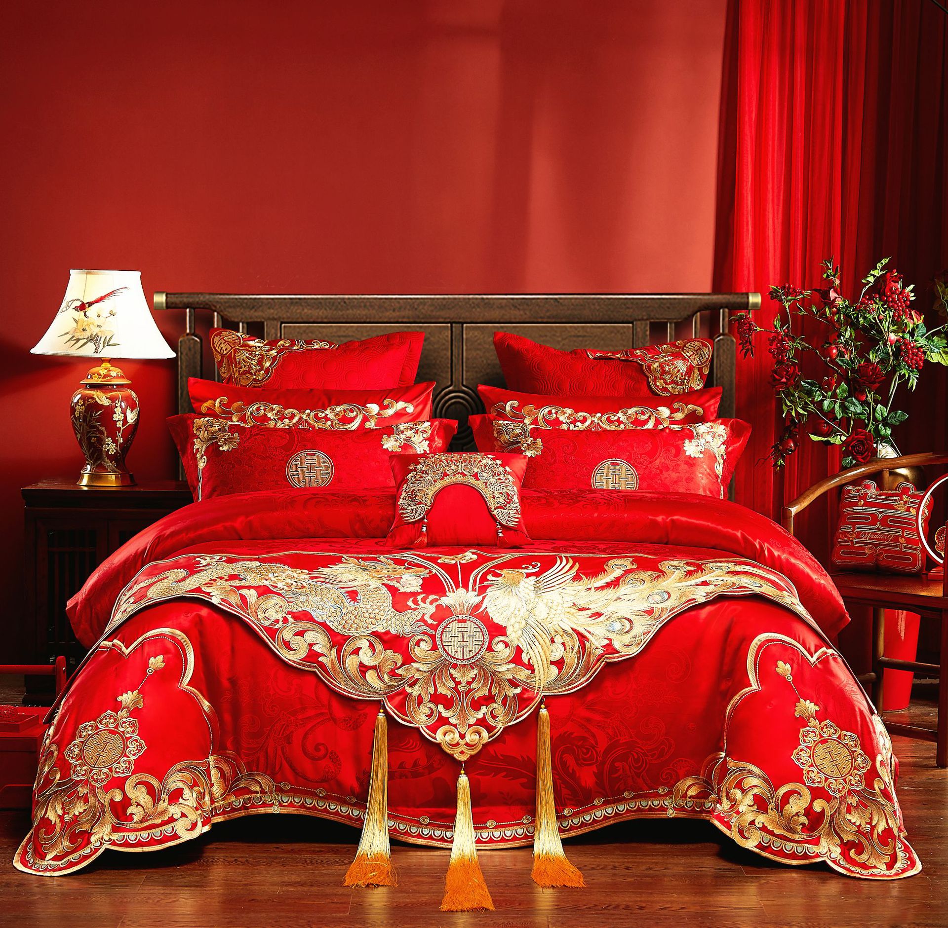 婚庆新款全棉贡缎绣花大红色四件套 六件套夹棉床盖床上用品批发
