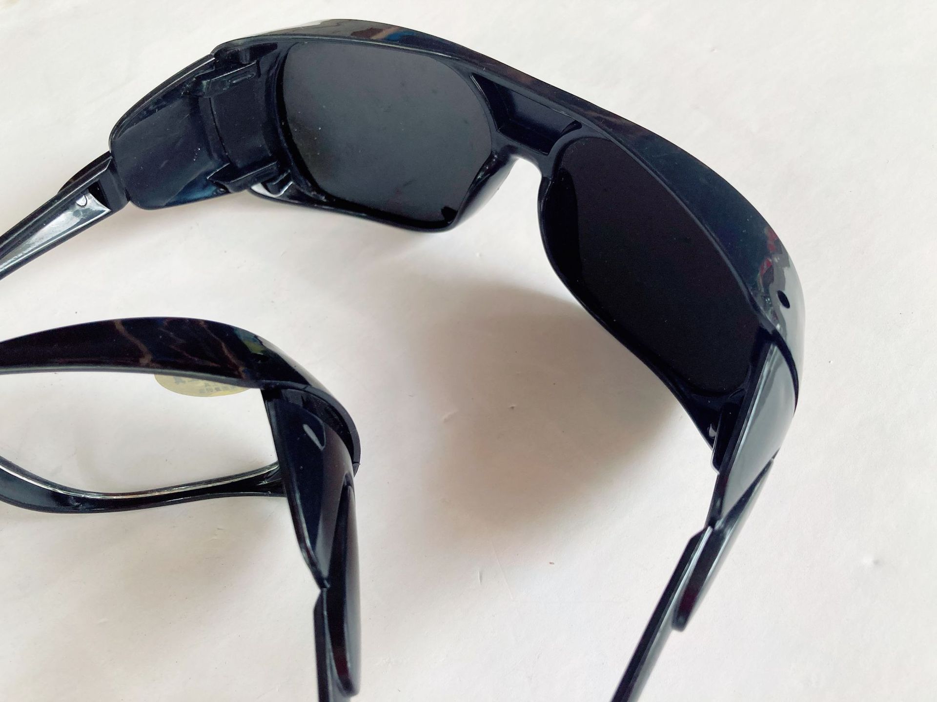 厂家直供电焊工轻便简易劳保眼镜 防护眼镜 防冲击电焊眼镜批发