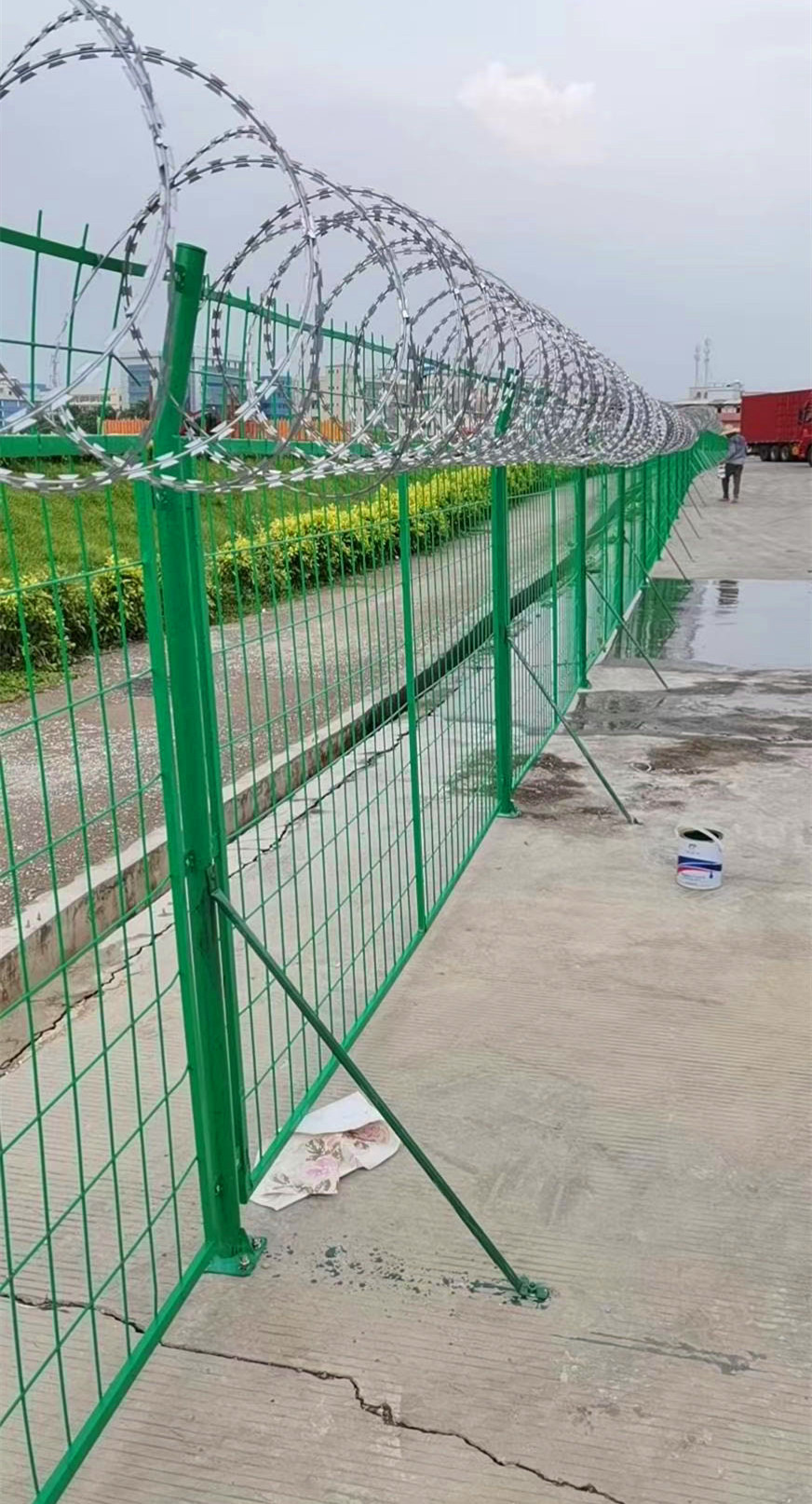 高速公路浸塑铁丝护栏网 现货1.8*3m带边框围栏网 市政园林防护网