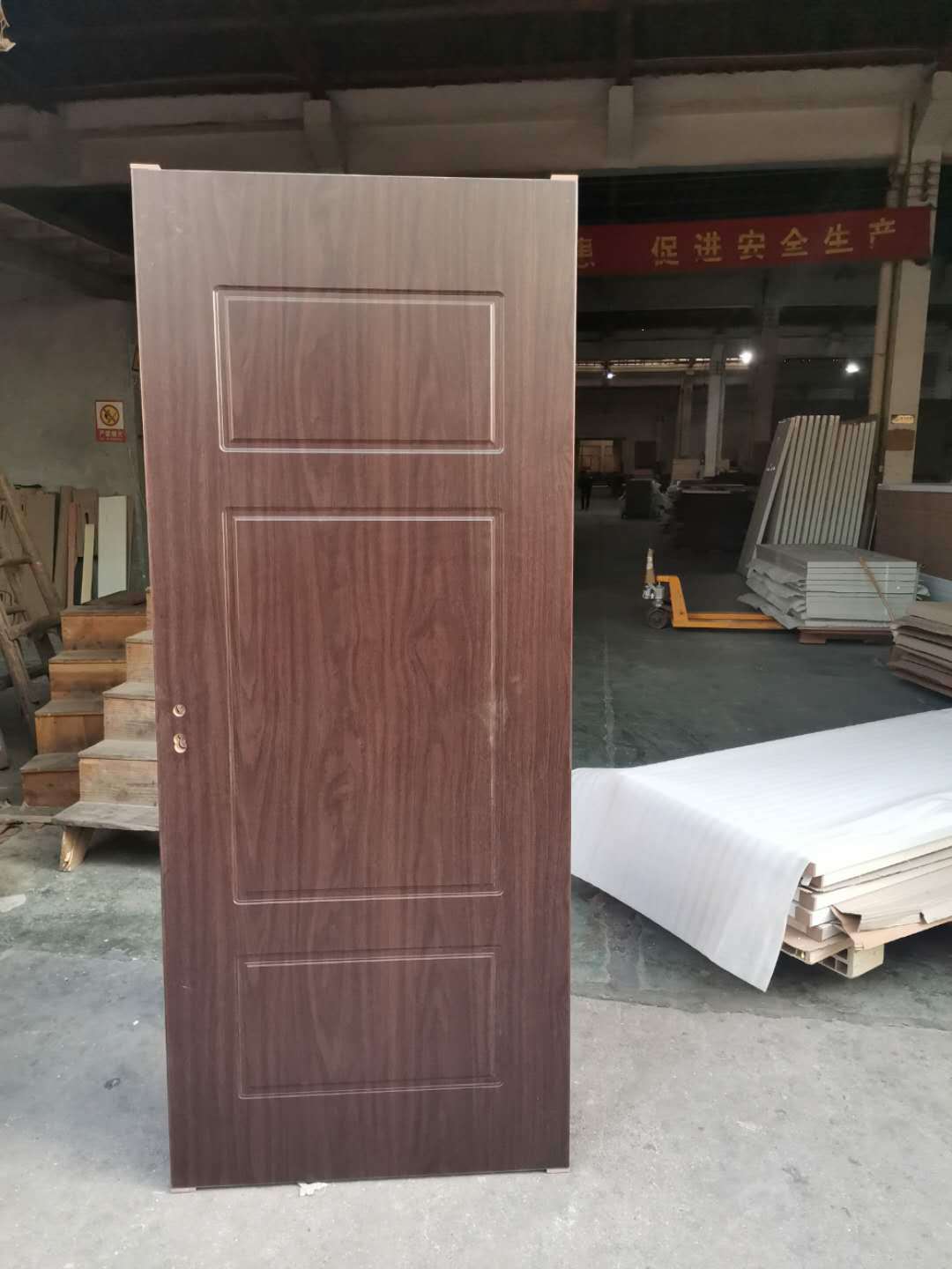 实拍室内免漆门 pvc夹板工程门 学校医院套装百叶卫生间防水门套