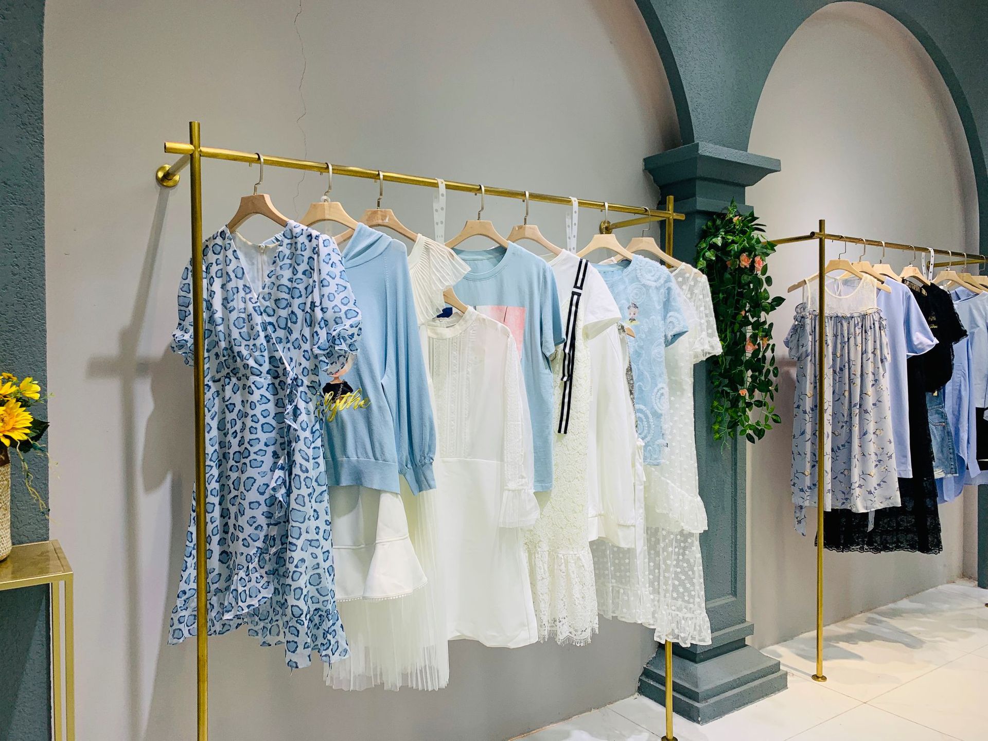 伍家2020春夏新款品牌女装库存清仓精品淑女装品牌实体店货源5