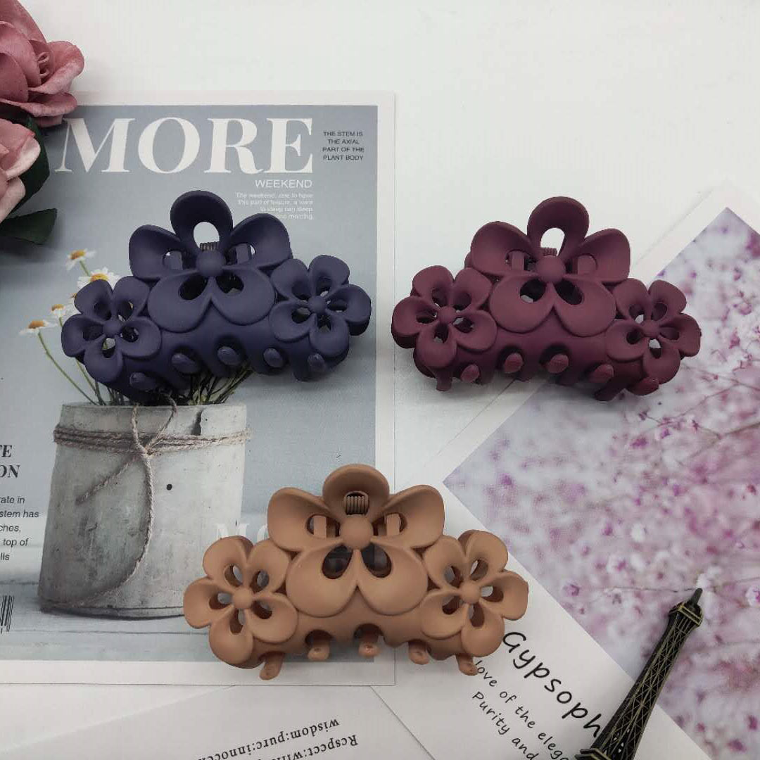 Factory Direct Sales Korean Hair Accessories Solid Color Frosted Three Flowers Rubber Paint Barrettes Bath Grip Hair Clip