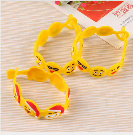 卡通热销可爱pvc软胶手环 qq表情包造型打扣手环可定制 厂家直销