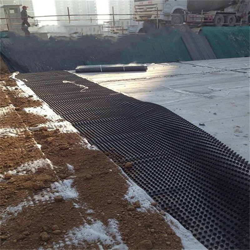 建筑工程:建筑物基础上层或下层,地下室内外墙体和底板以及顶板,蚊骀