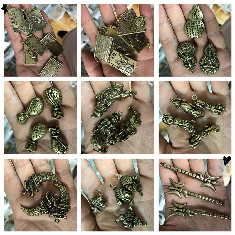 Yunnan Old Copper Ware Running Rivers and Lakes Stall Exhibition 10 Yuan Model Copper Keychain Pendant Scenic Spot Brass Pendant Wholesale