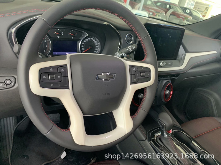 20开拓者方向盘内饰改装 适用雪佛兰开拓者rs方向盘连体装饰亮片m