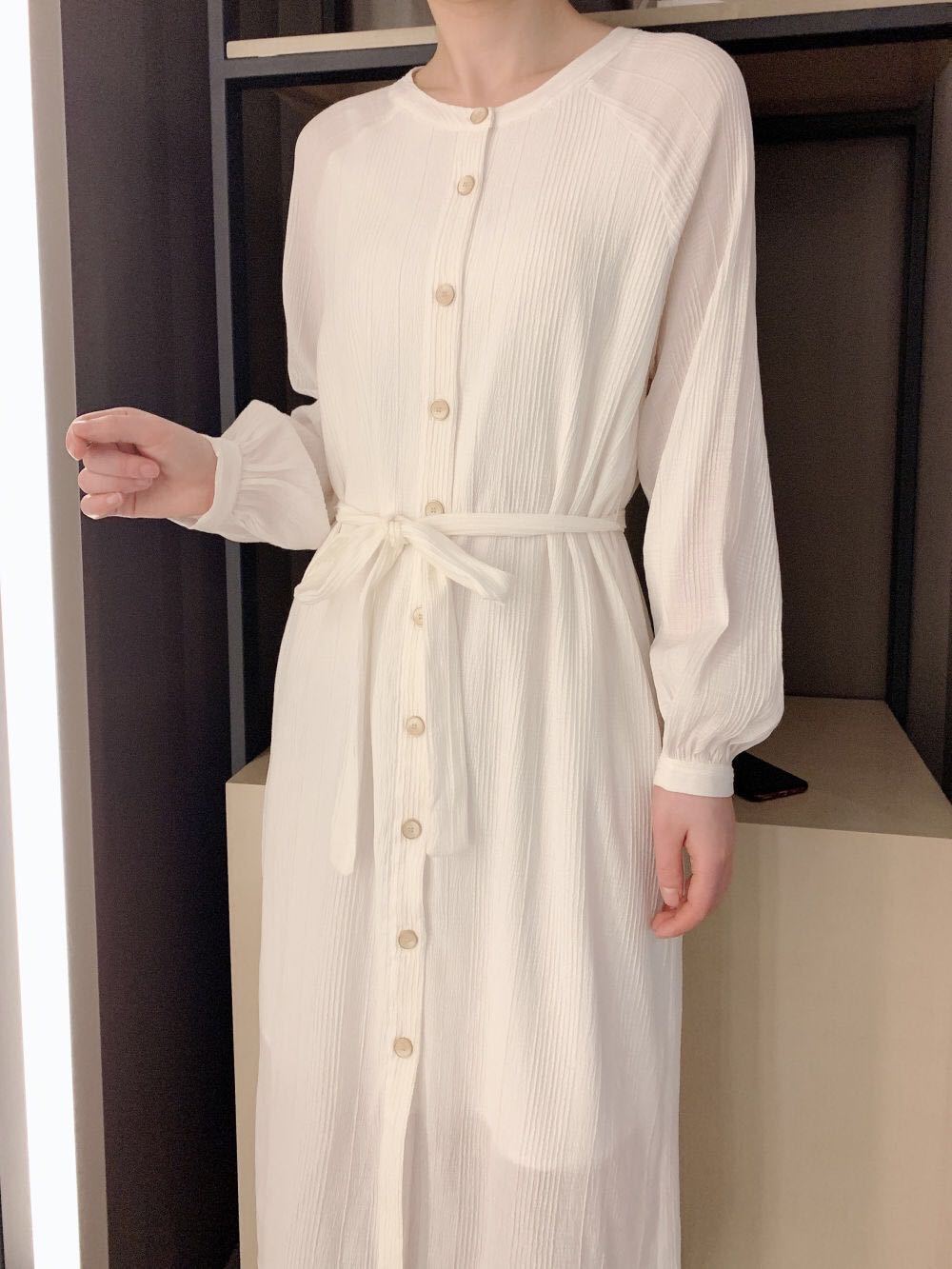 2020秋新款素色白色圆领排扣气质淑女裙子长袖连衣裙女式薄款透气