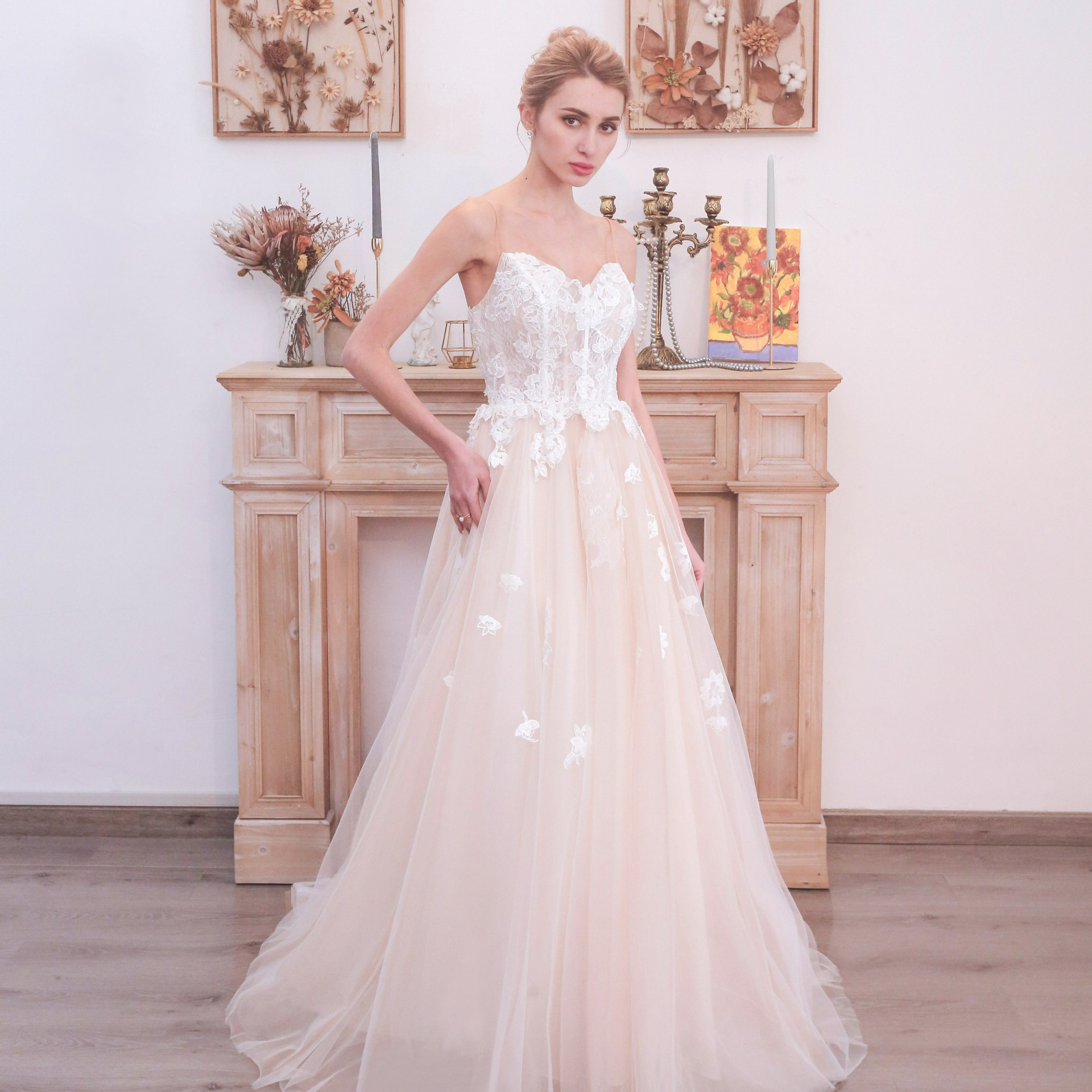 圆领婚纱 旅行婚纱 花园婚纱 森系无袖简约蕾丝绣花敬酒服