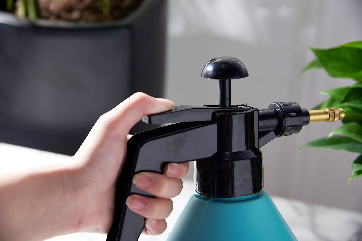 手压式喷雾器1.8l气压式喷雾器 家庭园艺水壶批发