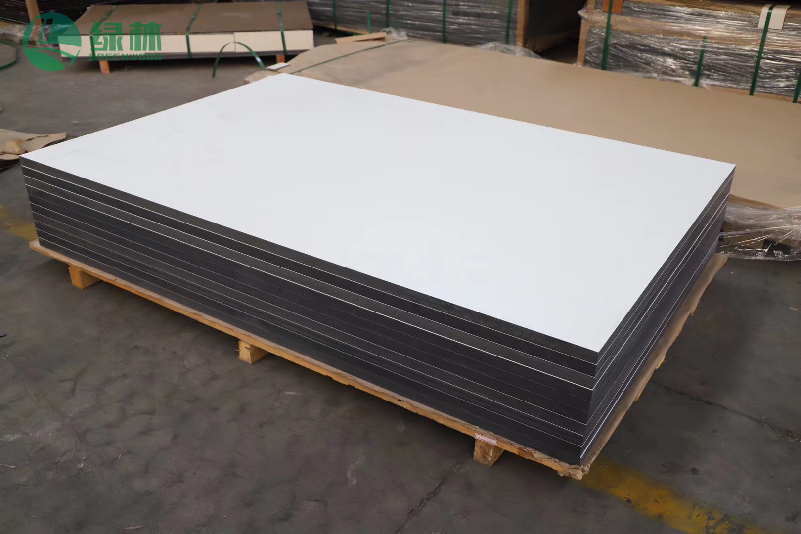 hpl板材实拍层压板由浸渍三聚氰胺的装饰表面制成,背面有多层牛皮纸