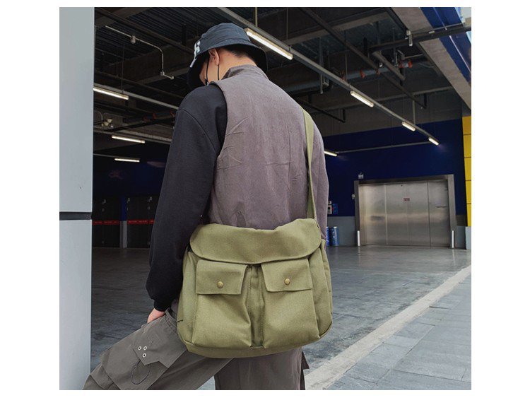 新款单肩包男户外帆布旅行斜跨大包帆布运动包男休闲斜挎包男包