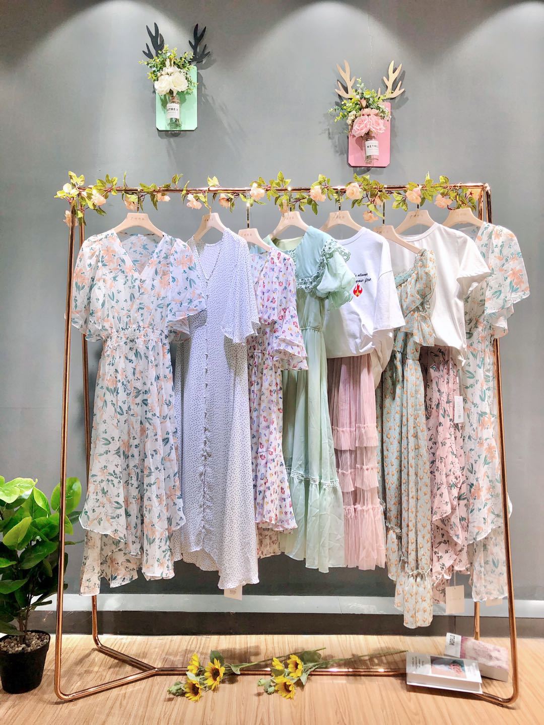 几禾专柜女装 原创设计师潮牌女装批发 撤柜品牌折扣女装尾货清仓