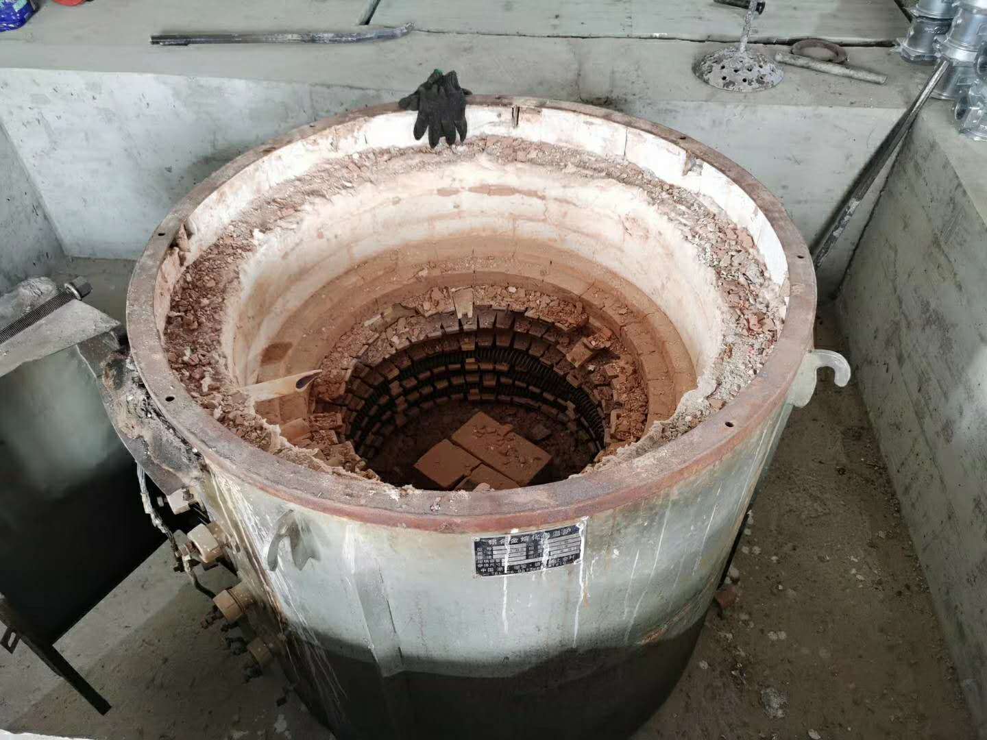 出售闲置铝合金熔化保温炉(熔炉)