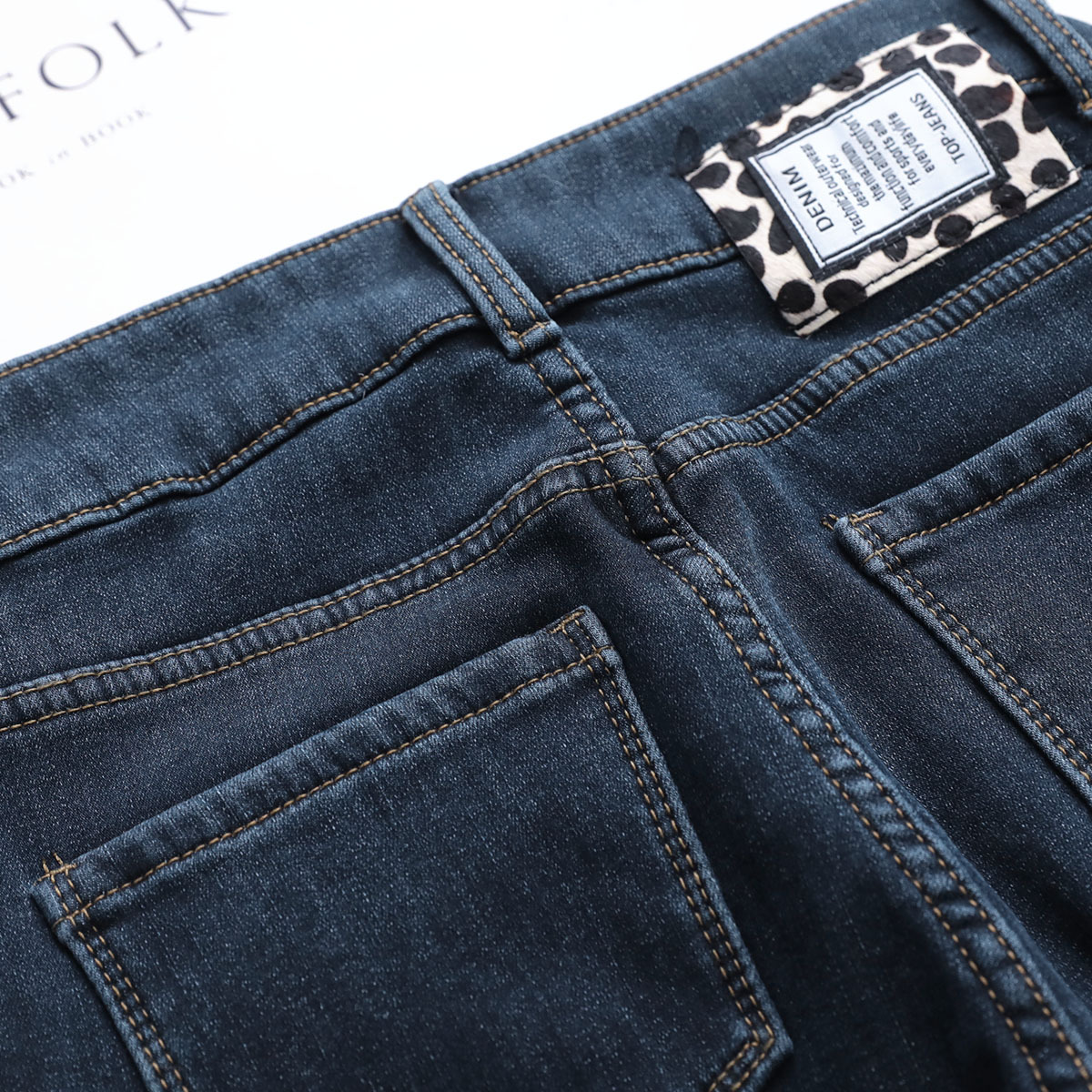 011820高腰老爹裤加绒豹纹贴标牛仔裤女冬款显瘦宽松直筒哈伦裤