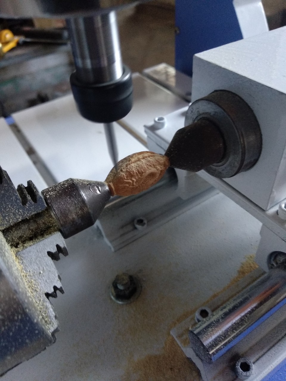 二手小型数控雕刻机 带旋转轴雕刻机,橄榄核工艺品雕刻机