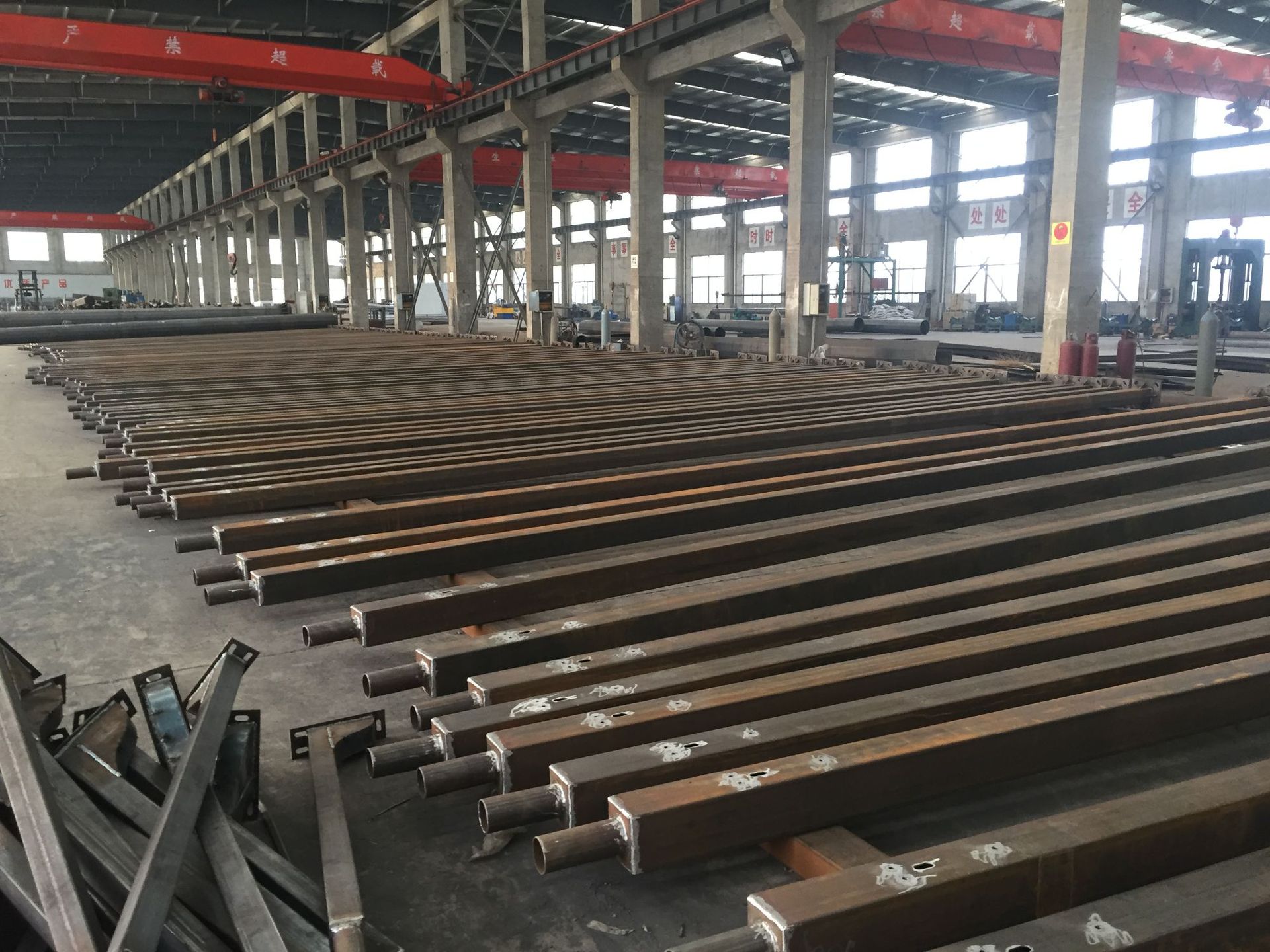 专业生产路灯高杆灯异型灯交通信号灯监控通信塔电力等杆件热镀锌