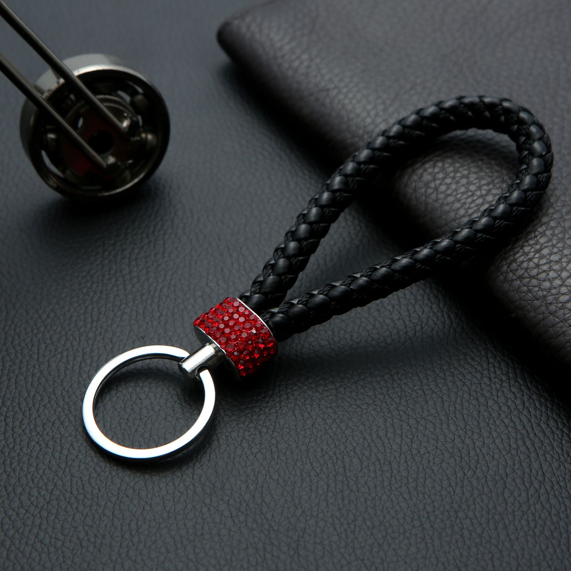 镶钻汽车钥匙扣创意编织钥匙扣饰品皮革钥匙挂件现货代发跨境专供