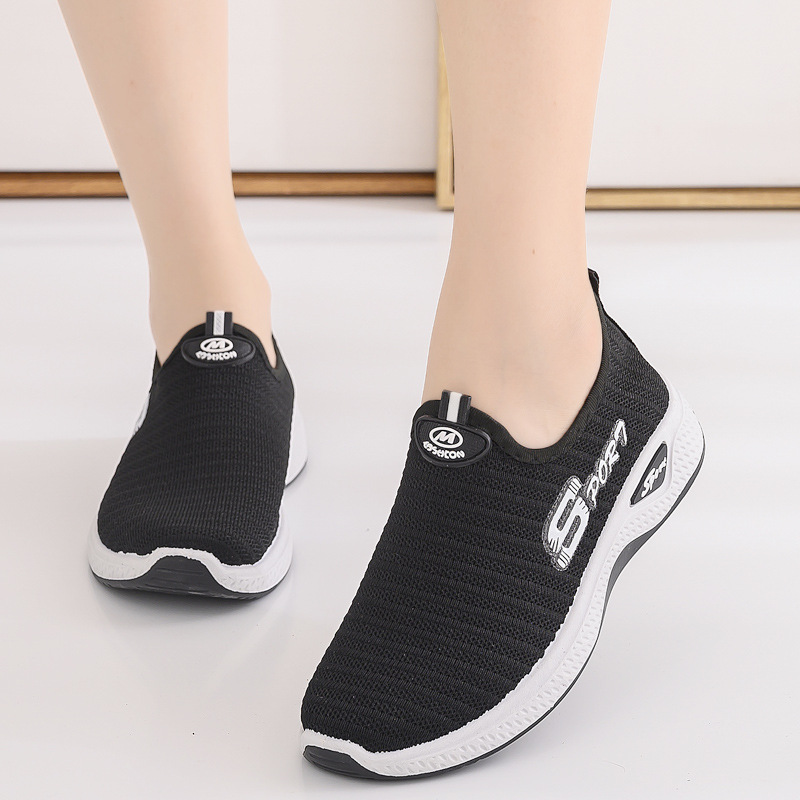 Old Beijing Cloth Shoes Women's Spring and Autumn New Walking Shoes Slip-on Mom Shoes Breathable Flying Woven Casual Shoes Women's Shoes