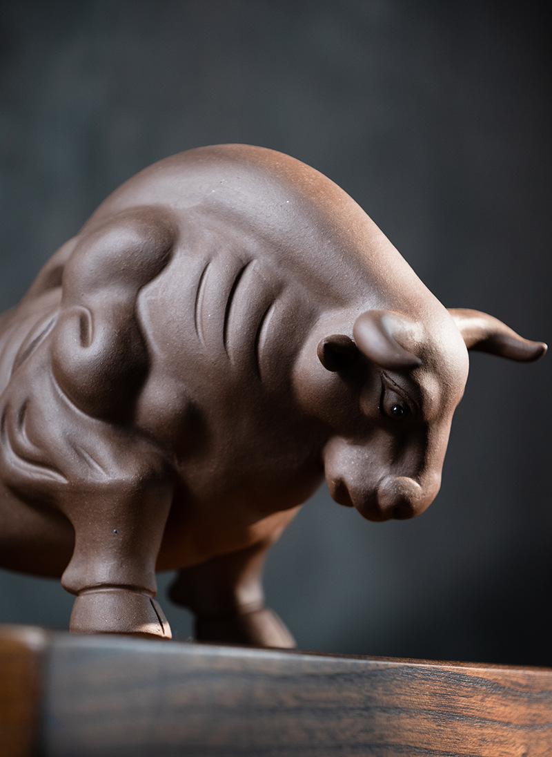 宜兴紫砂茶宠牛气冲天生肖工艺品装饰斗牛摆件雕塑可养