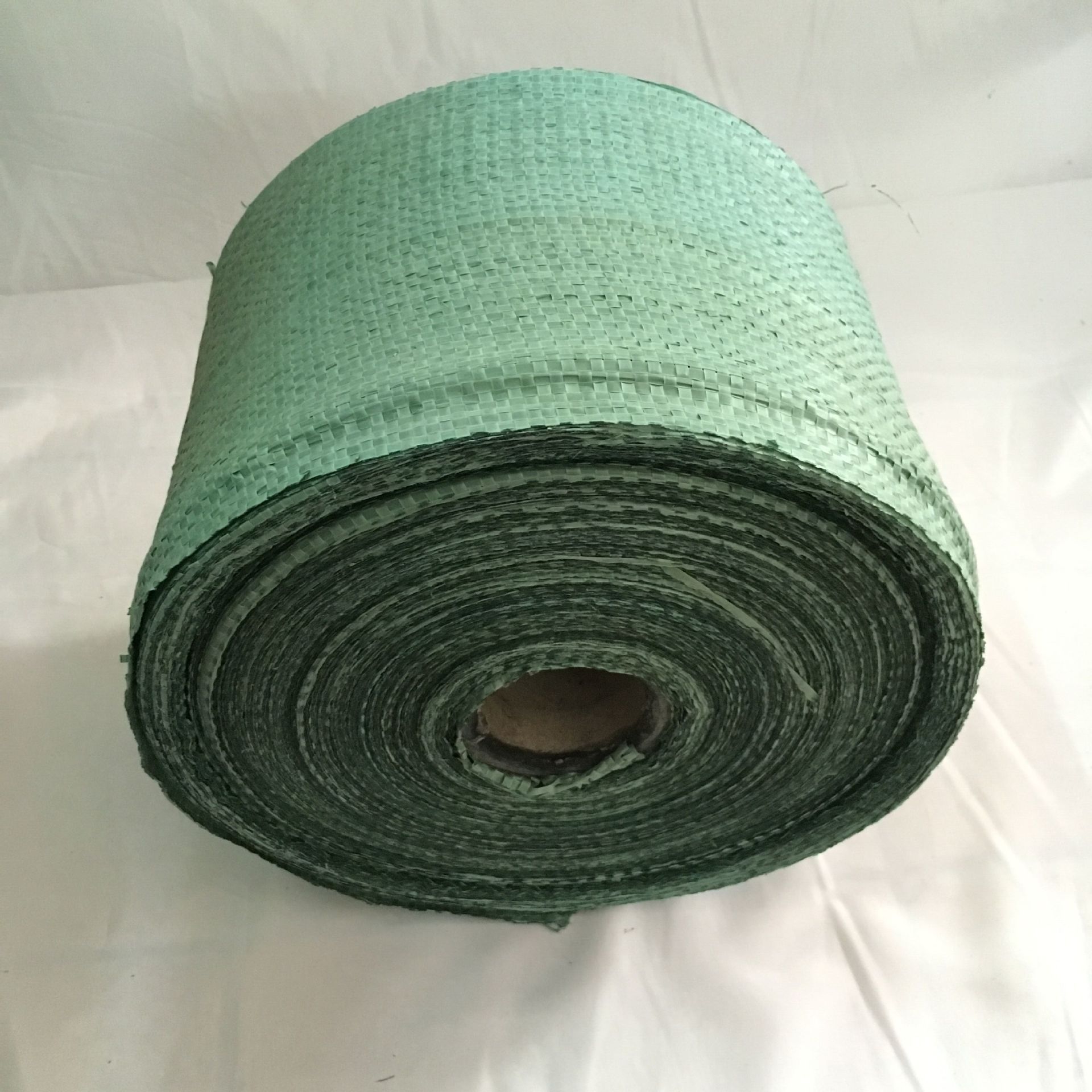 多规格塑料编织缠绕带 农用蛇皮袋编织布卷 手包厚编制条包装布