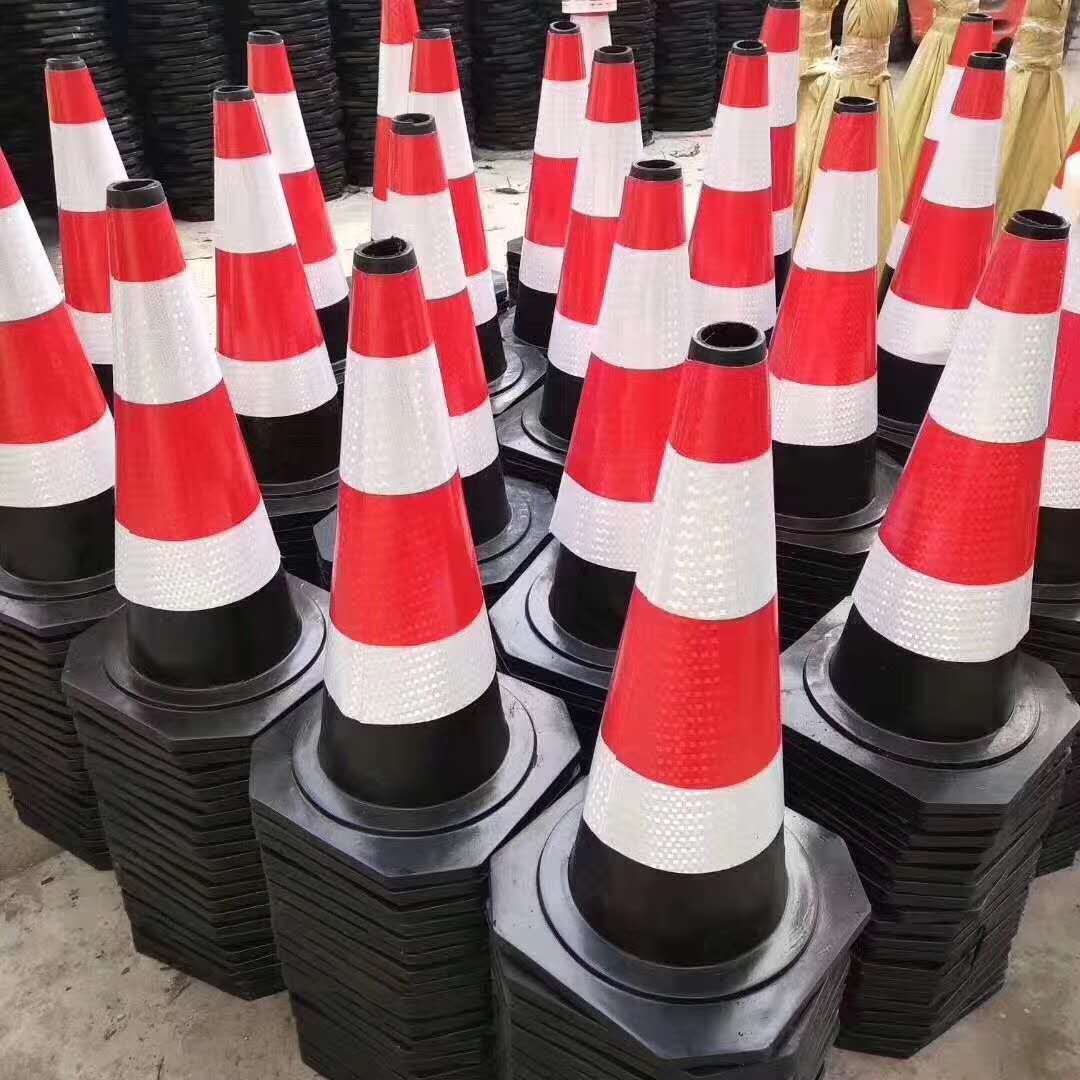 警示锥形桶