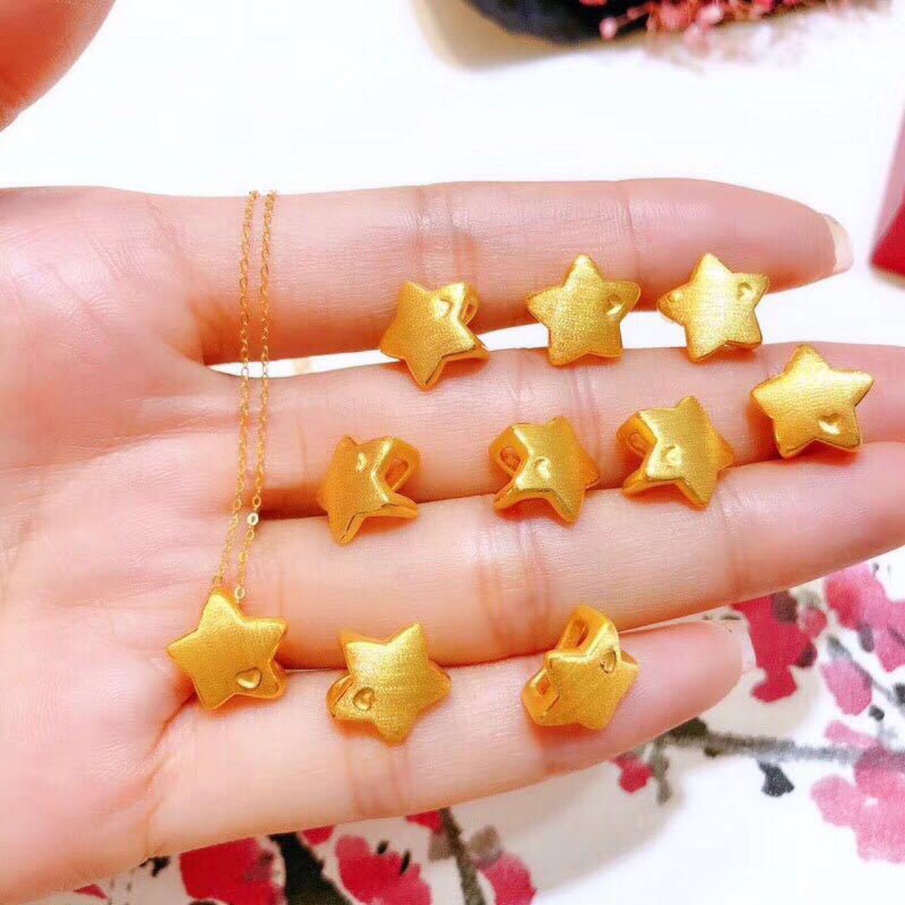 黄金999五角星3d小星星吊坠男女通用款馈赠亲朋好友高大上的礼品