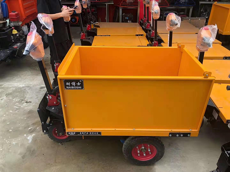 耐博士电动推车有斗式和平板式两款,可以解决工地上一切运输问题