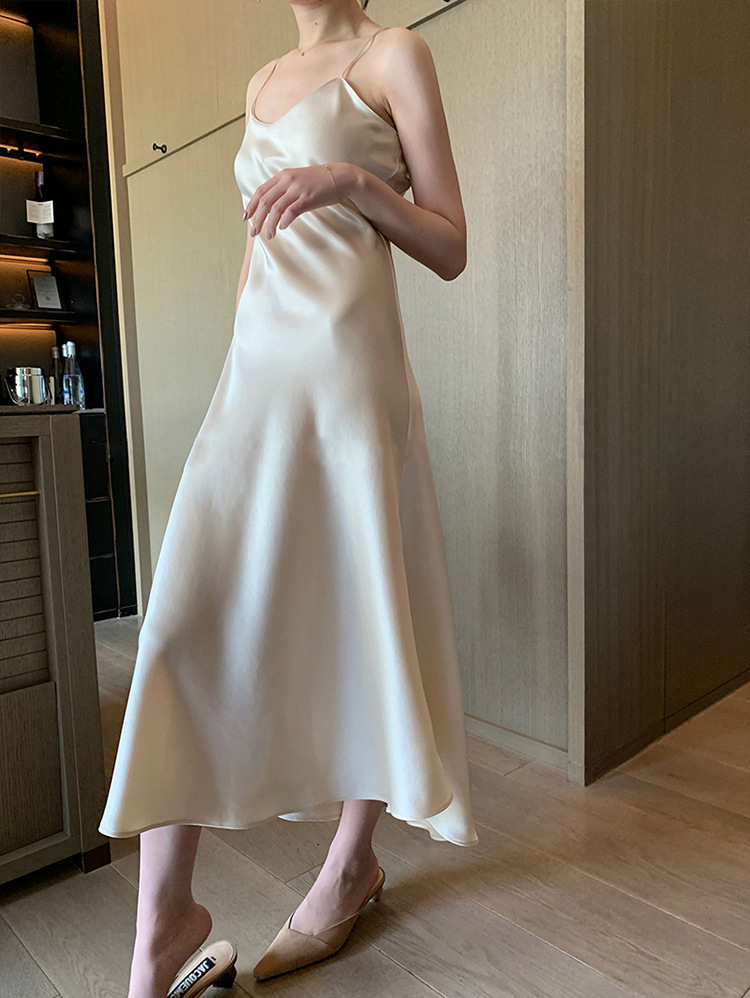 高端缎面三醋酸吊带连衣裙女 宽松百搭显瘦裙子珠光抖音a字长裙子