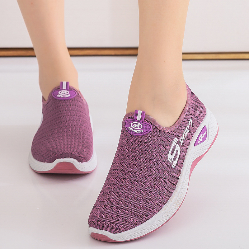 Old Beijing Cloth Shoes Women's Spring and Autumn New Walking Shoes Slip-on Mom Shoes Breathable Flying Woven Casual Shoes Women's Shoes