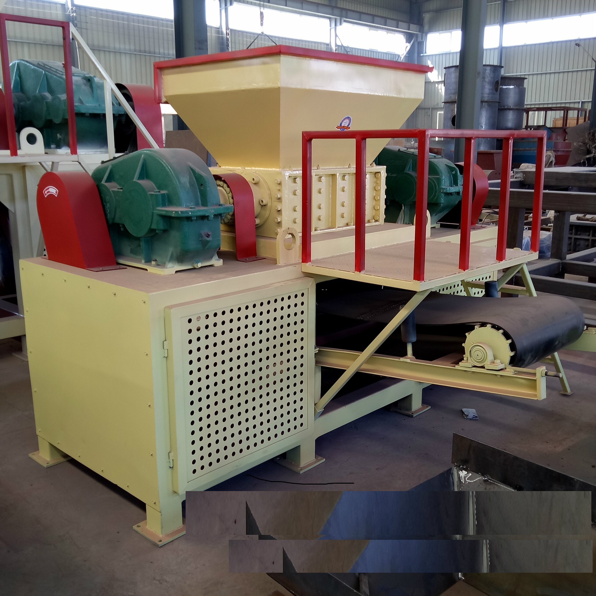 机头料建筑模板双轴撕碎机玻璃纤维家具破碎机生活电器粉碎机