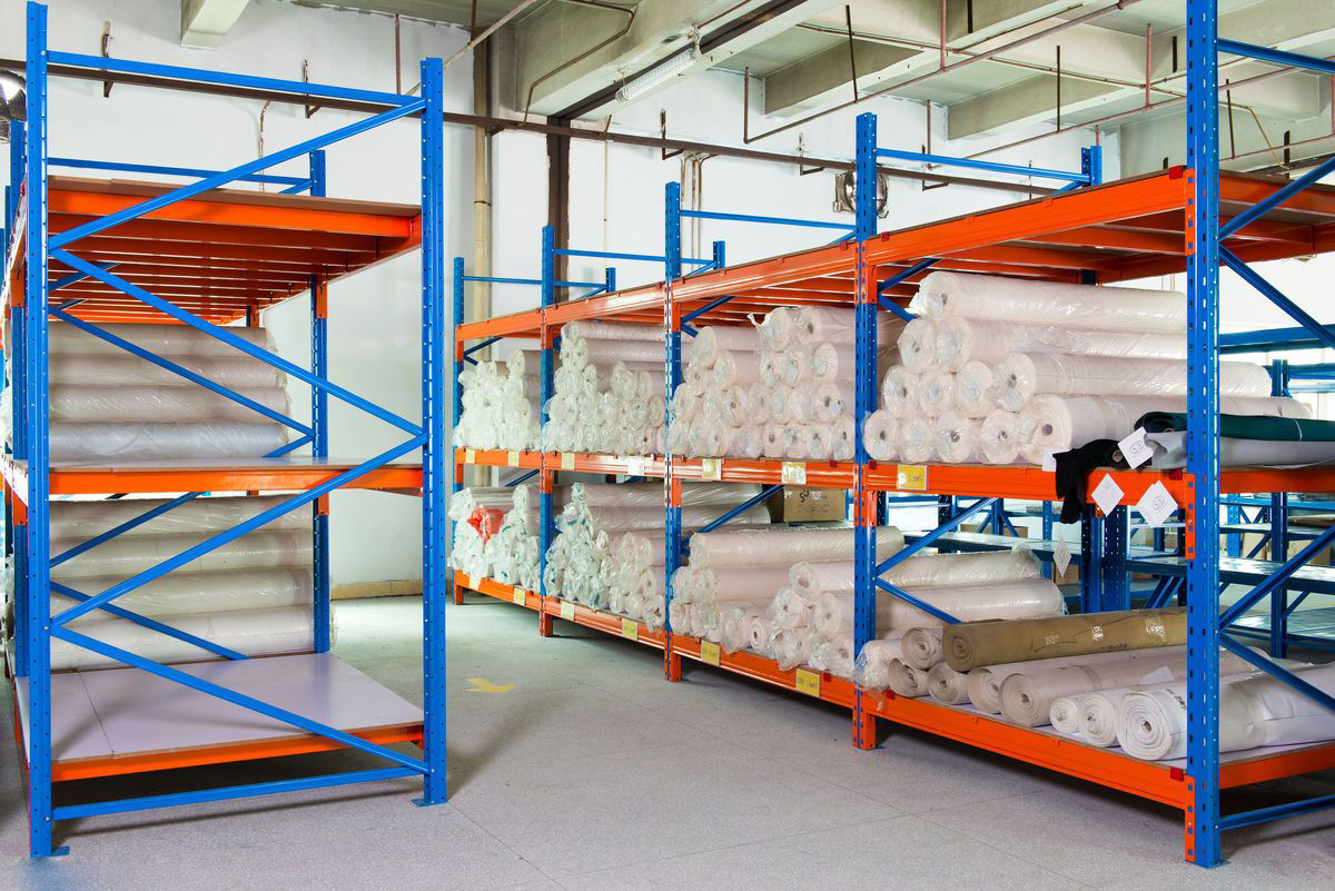 深圳货架厂供应惠州卷料货架 仓库布料货架 三立柱仓储货架定制-阿里