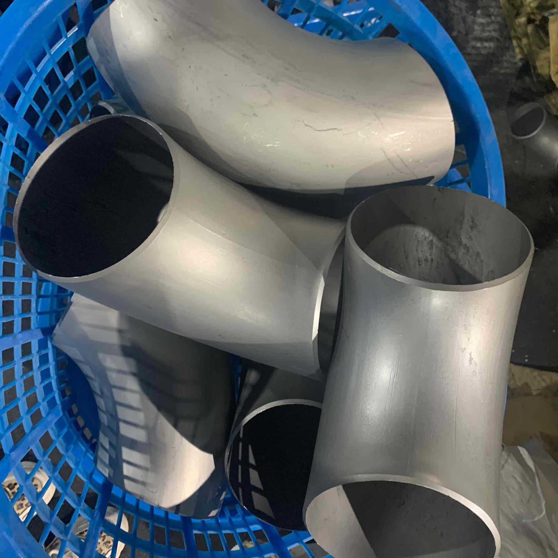 108×4对焊管制弯头不锈钢304喷砂大口径无缝弯头标准冲压焊接弯