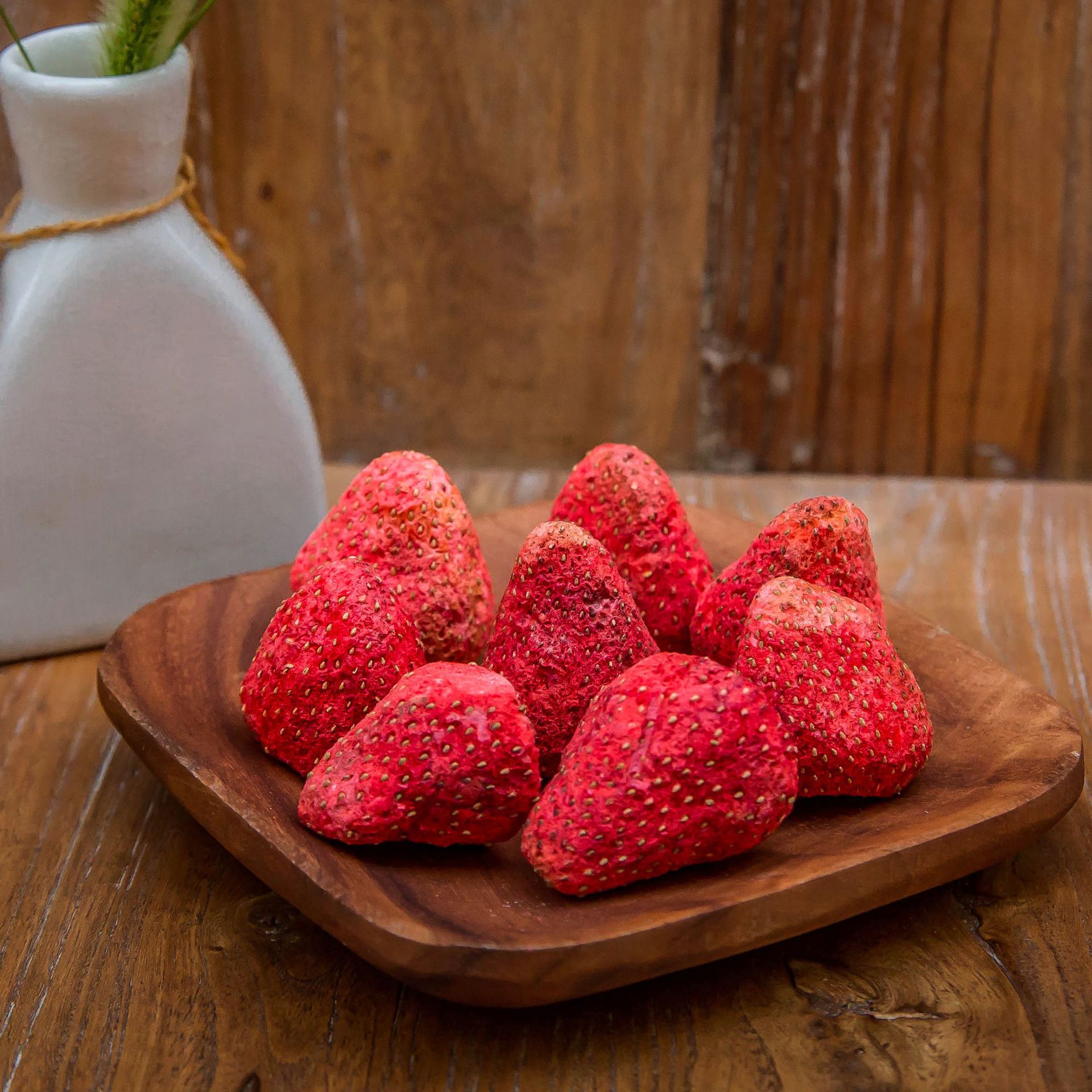 厂家直销 fd冻干草莓粒 草莓巧克力球雪花酥原料散装不加糖草莓干