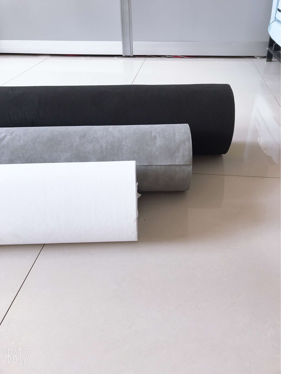 热卖聚乙烯透气层 钢结构屋面防潮隔汽膜 阻燃吸吸纸 防水透气膜