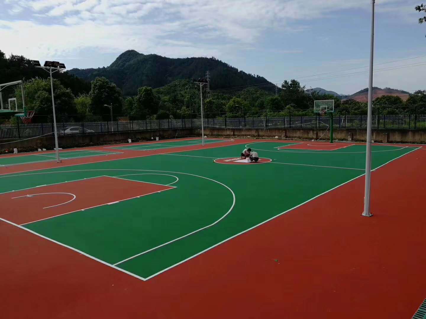 硅pu弹性塑胶跑道运动球场地板室外硅pu篮球场地坪漆施工