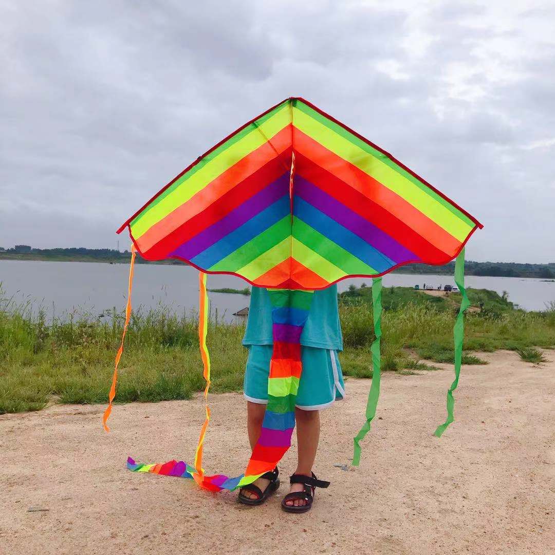 潍坊风筝彩条格子布风筝彩虹儿童风筝厂家直销2018爆款好飞热卖