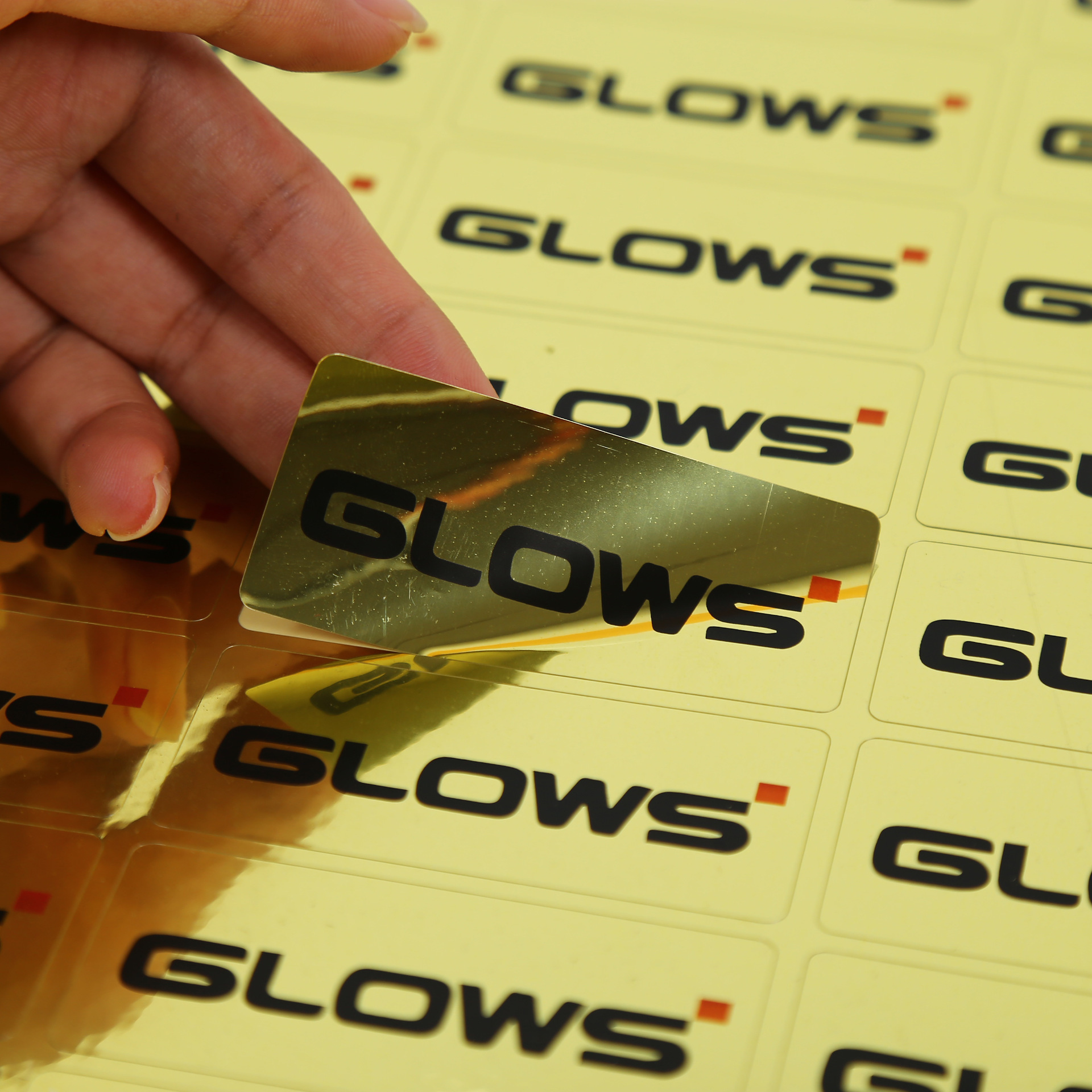 不干胶标签贴纸印刷金色贴纸pvc不干胶瓶贴透明贴二维码贴纸定制