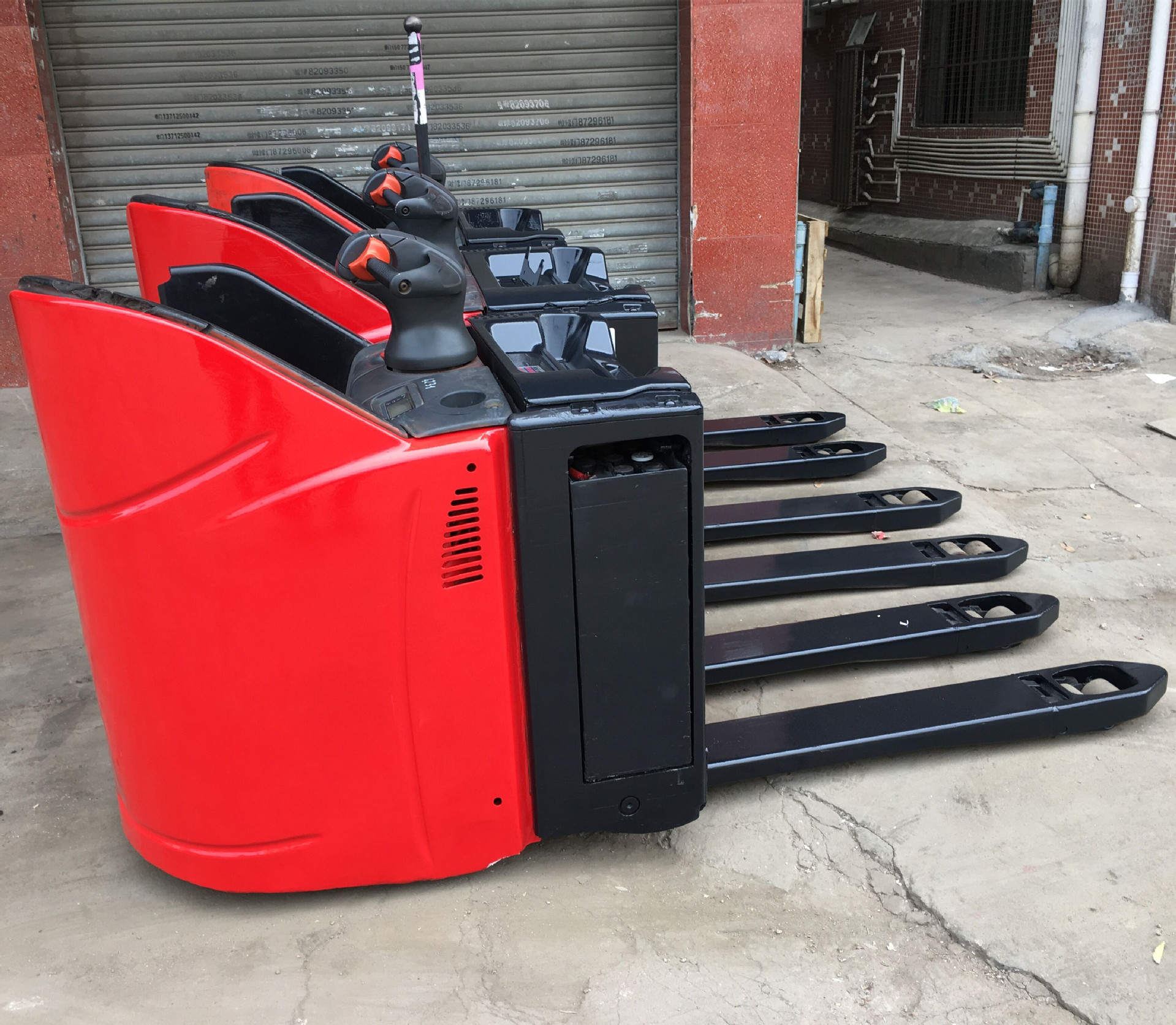 地牛叉车 618地牛出租 618电动叉车出租 618冰箱夹出租 供618叉车