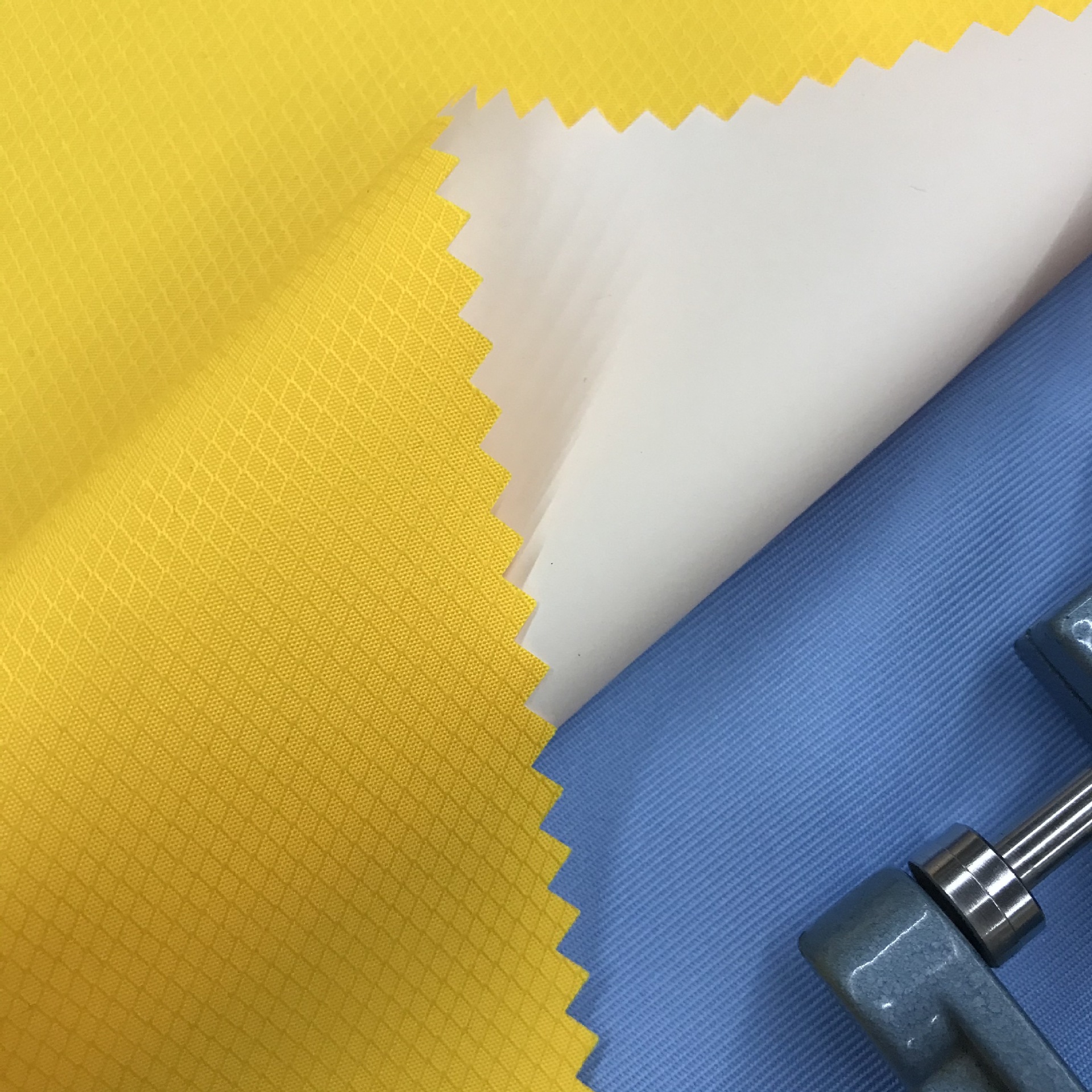 240t菱形格提花春亚纺 pu离型纸贴膜 透气透湿防水雨衣冲锋衣面料