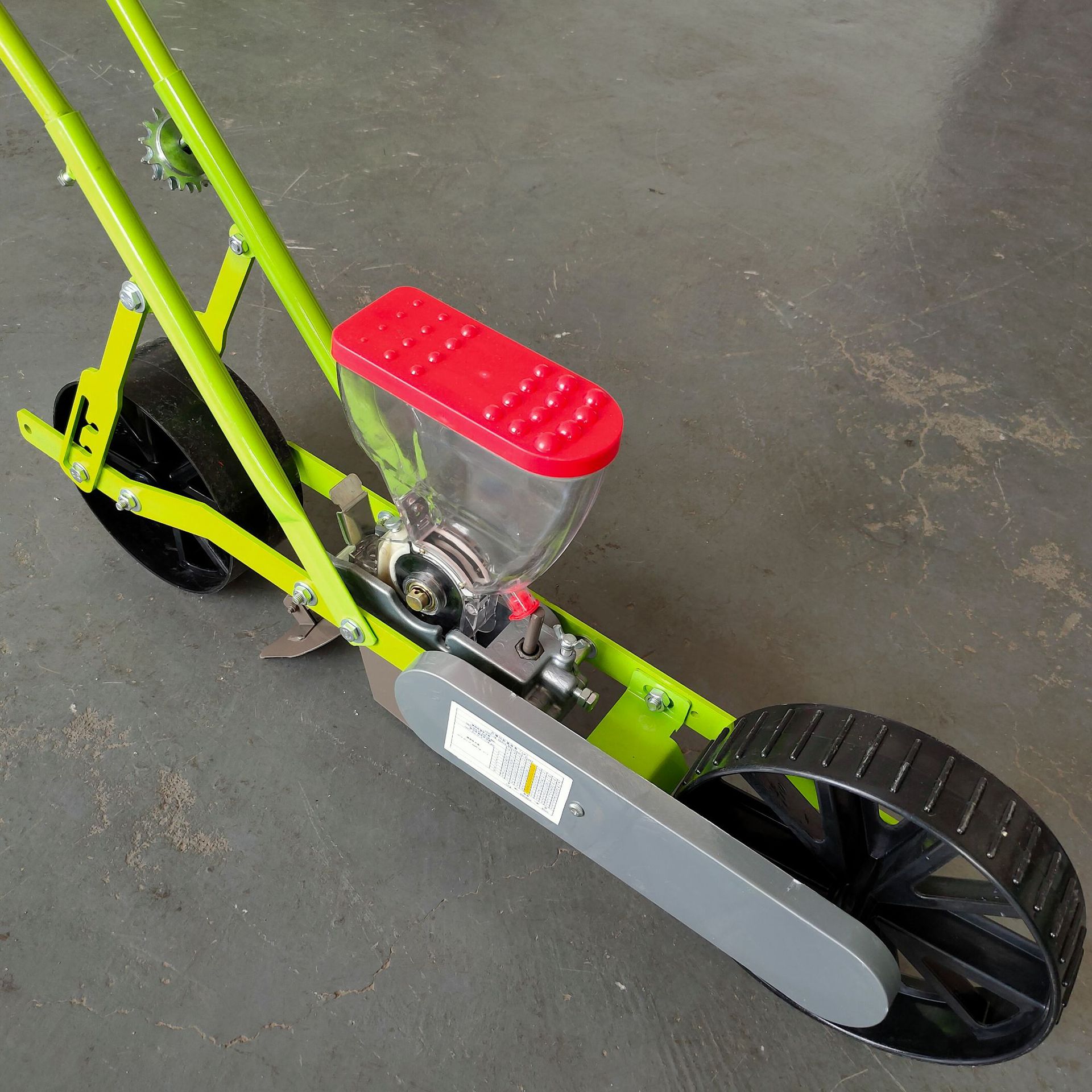 厂家直销大型芹菜种植播种机 四轮带动播种机 油菜播种机