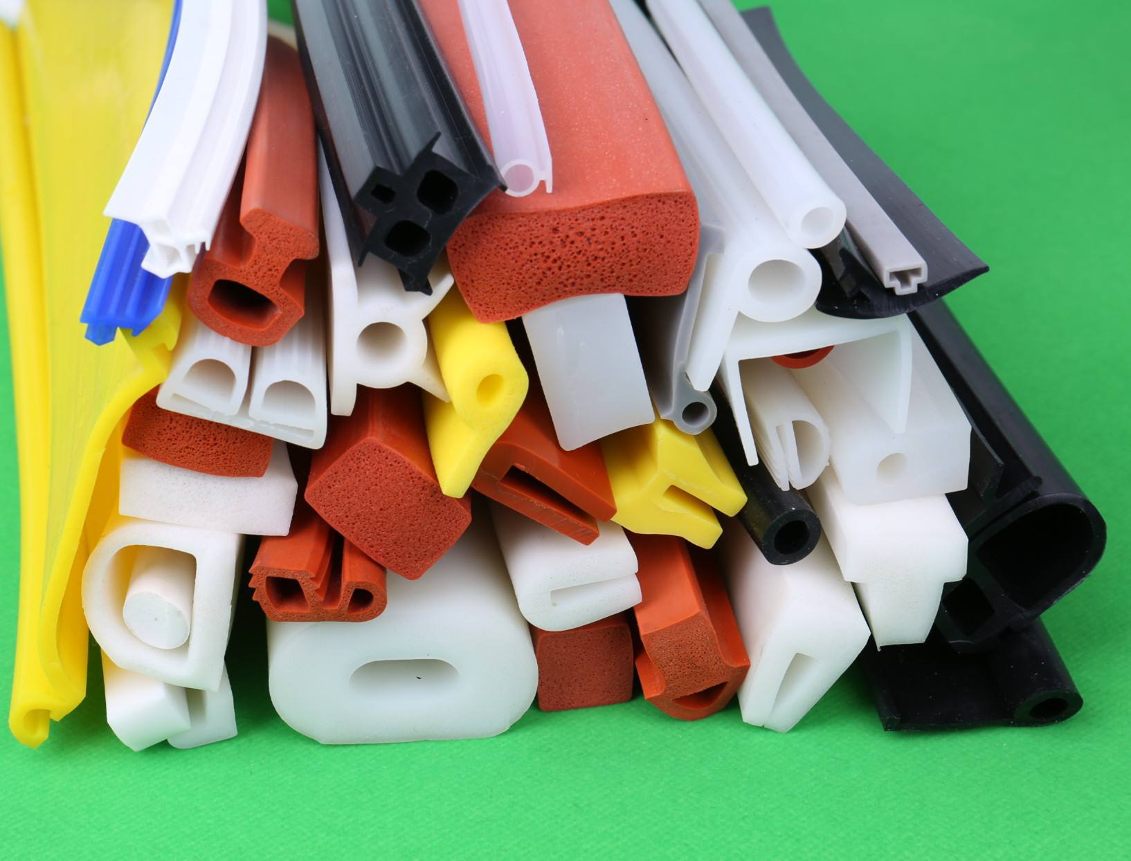 太阳能光伏板硅胶条 硅胶t型密封条阻燃耐高温硅胶异性条生产厂家